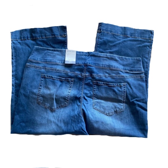 NWT Style & Co. Plus Denim Cropped Flare Jeans - Picture 3 of 4